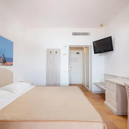 فندق Punta Negra 4*