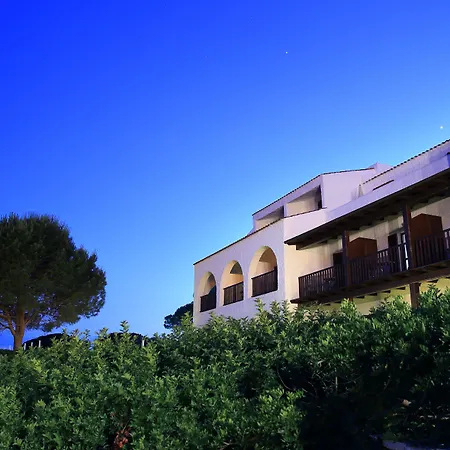 فندق Punta Negra 4*