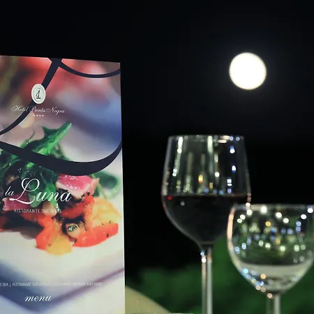 فندق Punta Negra 4*